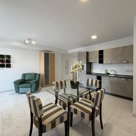 Prime Paceville Near St Georges Апартаменты