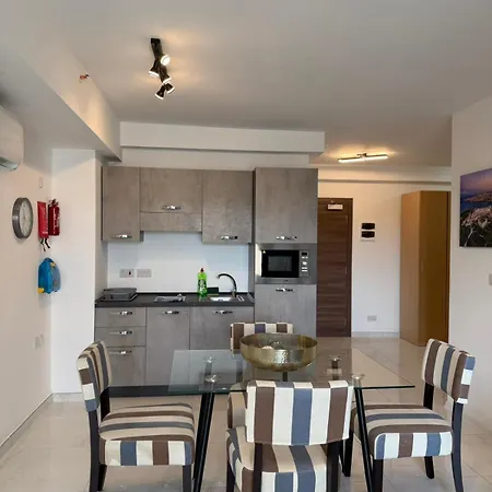 Prime Paceville Near St Georges Апартаменты *