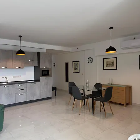Prime Paceville Near St Georges Апартаменты *