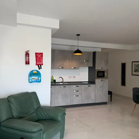 Prime Paceville Near St Georges Апартаменты *