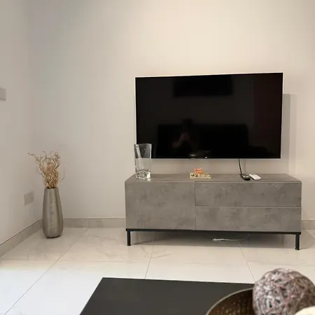 Prime Paceville Near St Georges Апартаменты *