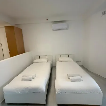 Prime Paceville Near St Georges Апартаменты *
