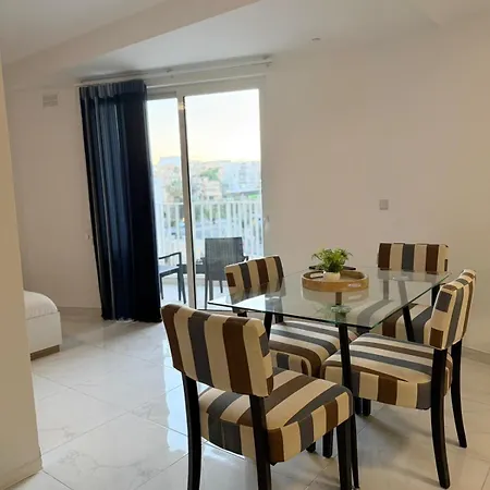 Prime Paceville Near St Georges Апартаменты *